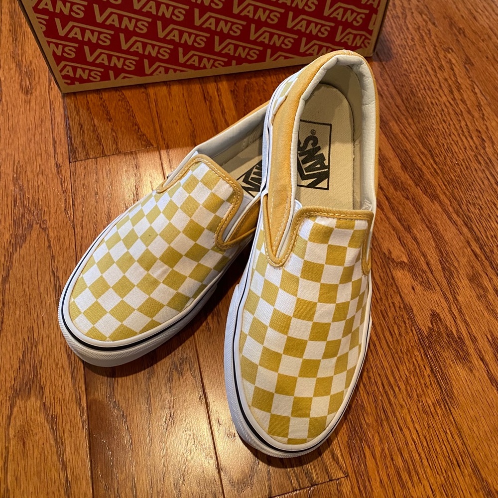 VANS CLASIC SLIP ON SHOE.